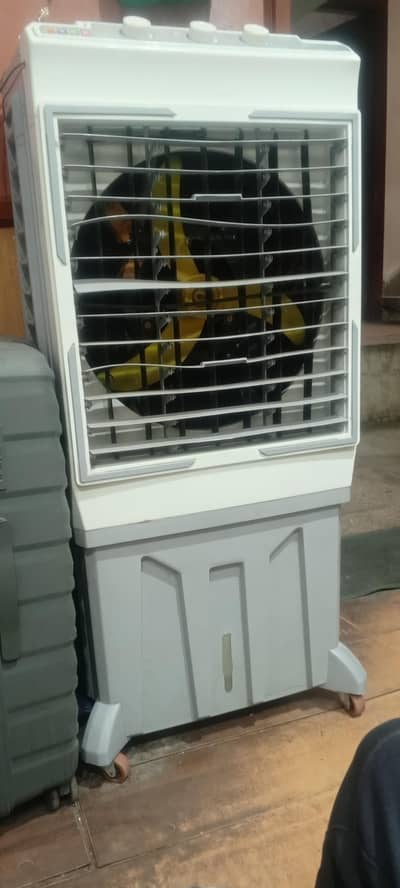 New AC/DC COOLER FOR SALE.