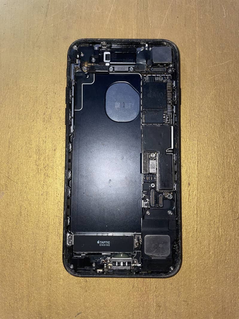 Apple iPhone 7 3