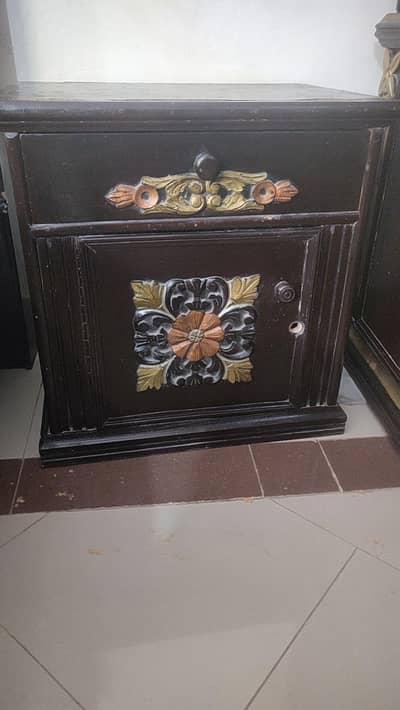 king bed with side tables