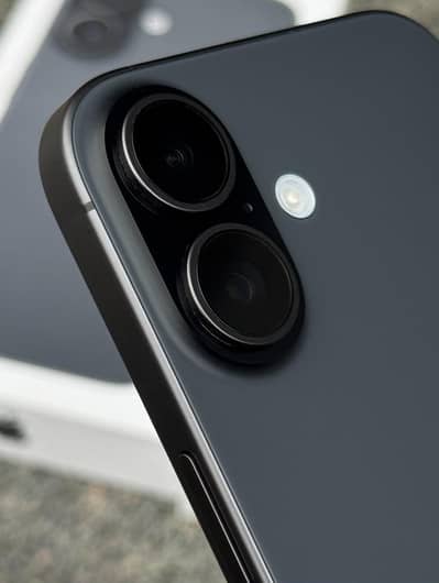  iPhone 16 – Like New Condition