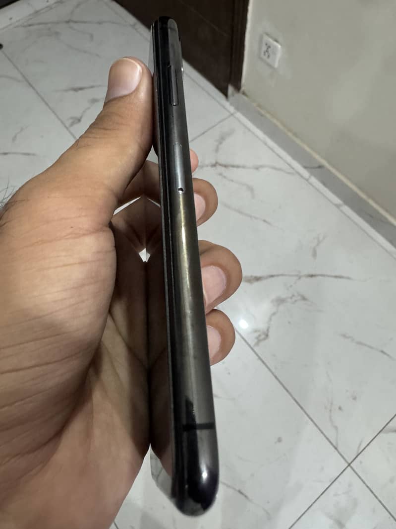 Apple iPhone X 3