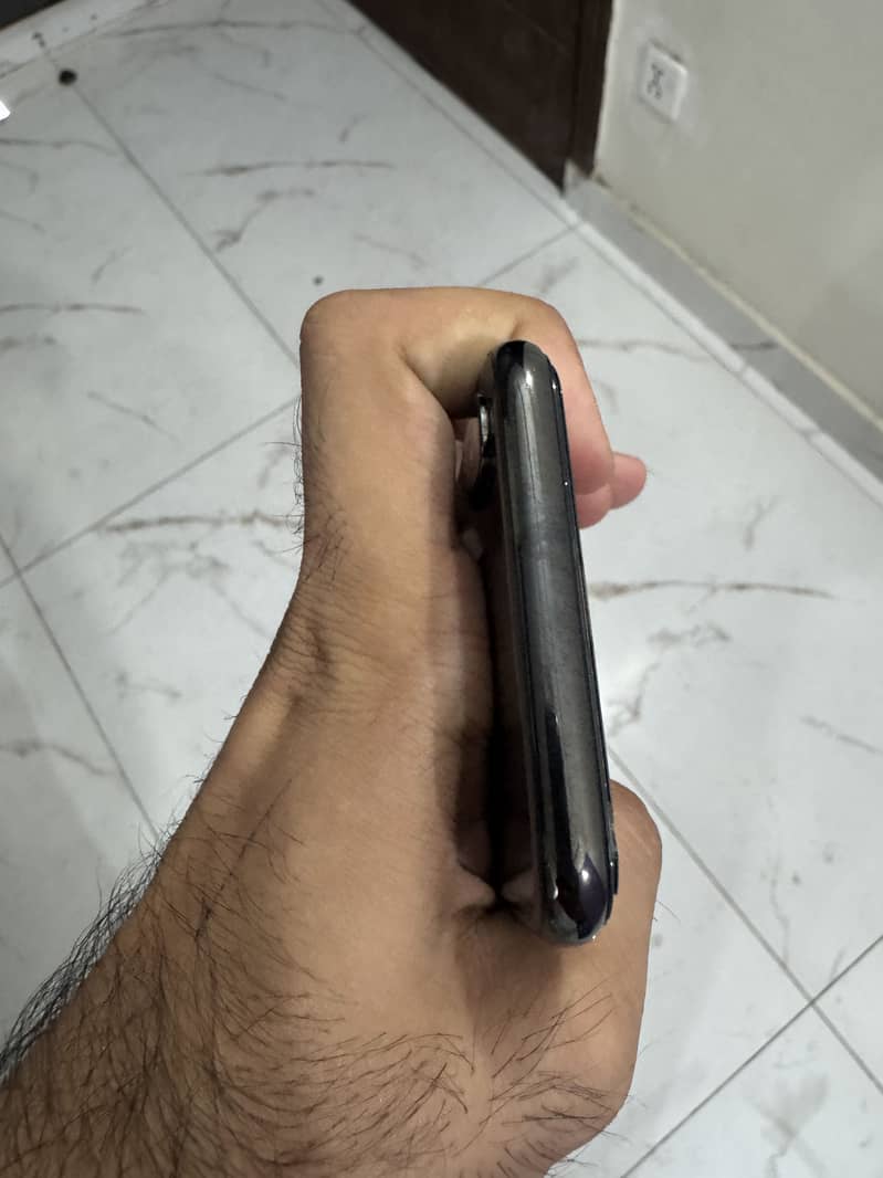 Apple iPhone X 5