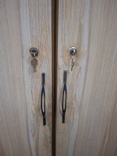 Almari for Sale - Price 25000