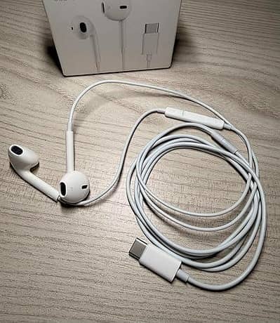Apple Type-c handsfree. New pari ha. Type c wale mobile per work krega