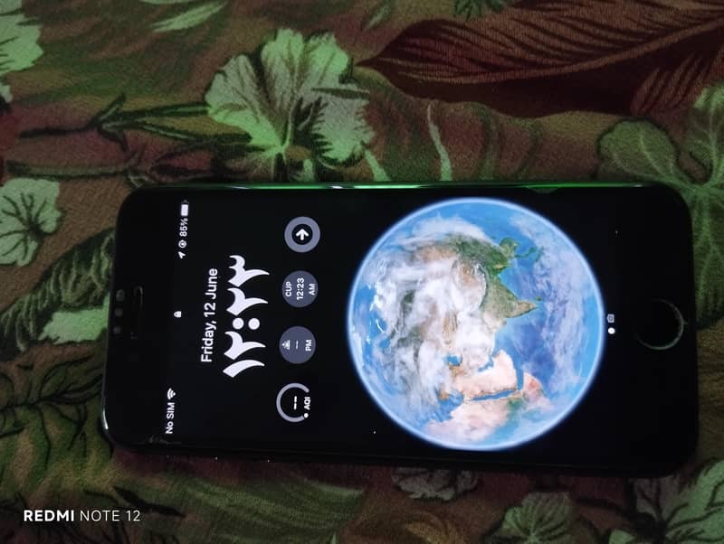 Apple iPhone 8 1