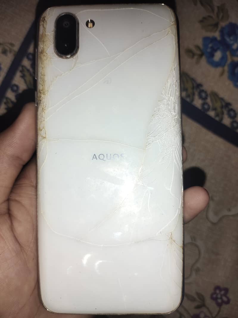 Sharp Aquos R2 1