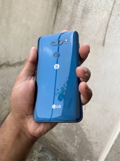 LG V30
