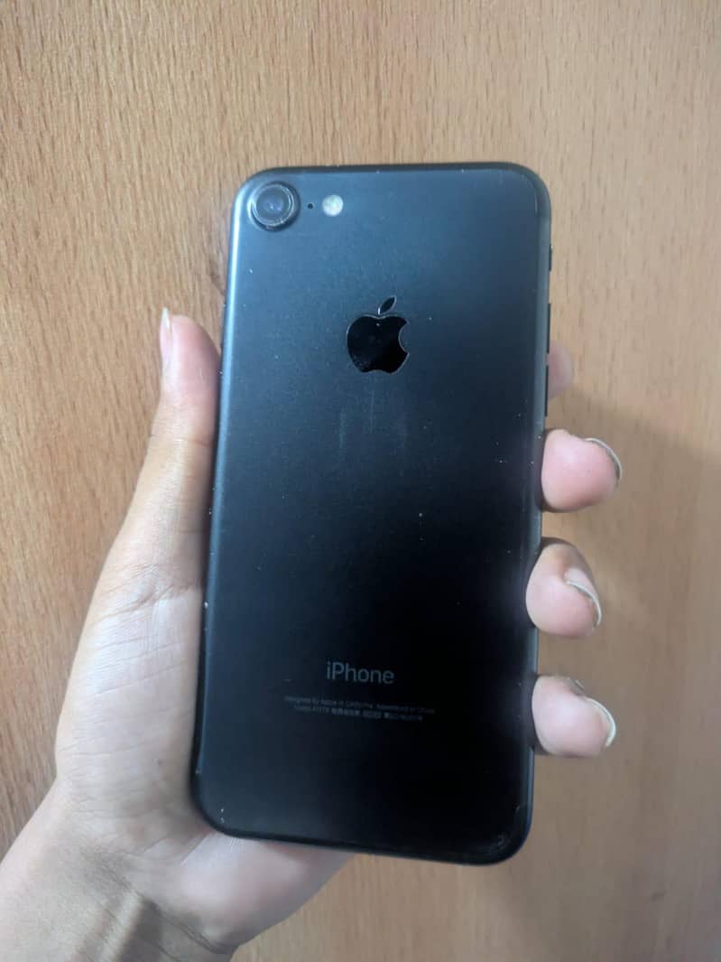 Apple iPhone 7 1