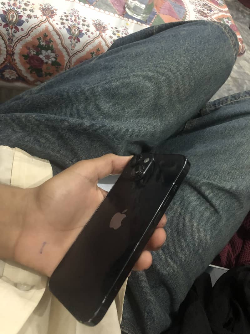 iPhone 14 3