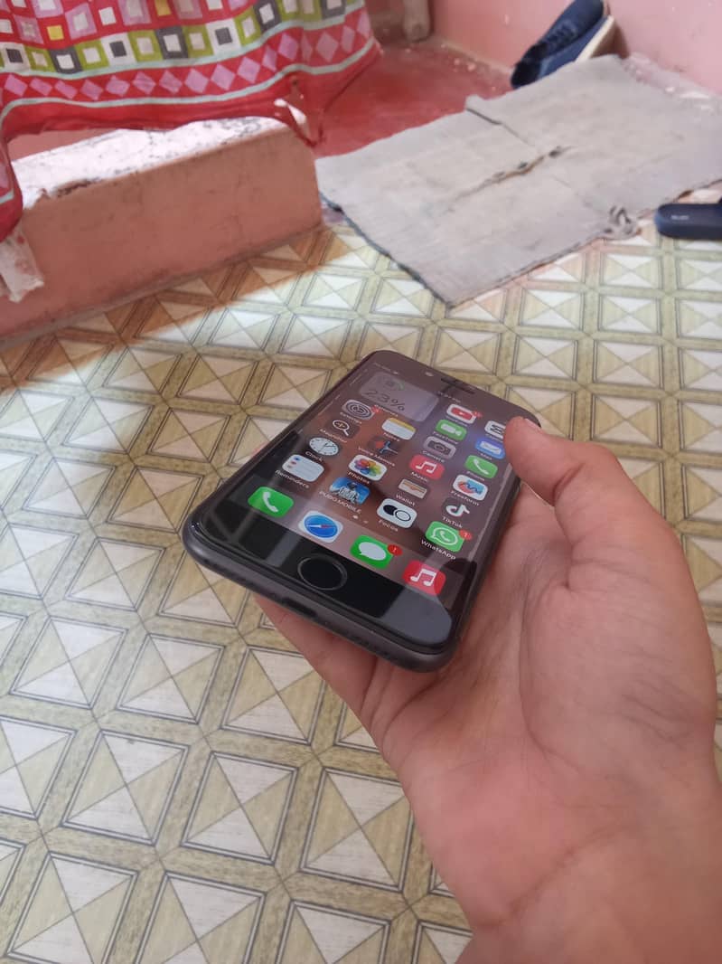 Apple iPhone 8 8