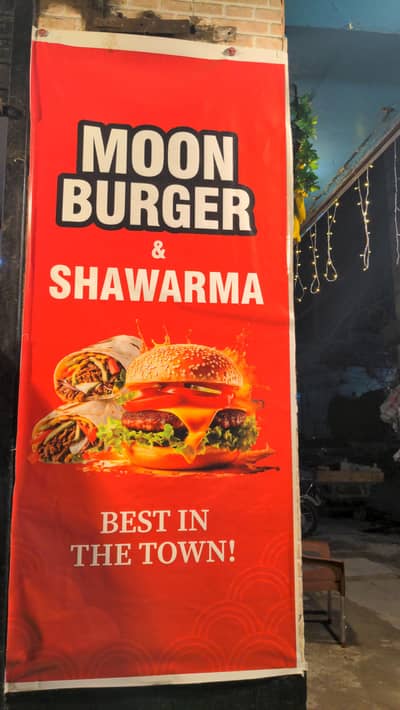 Moon Burger is hiring staff