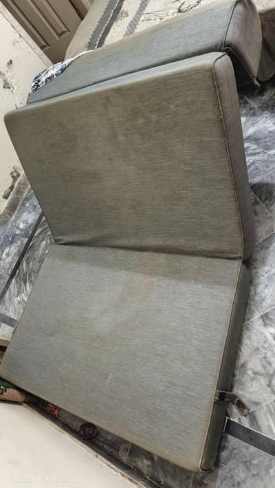 soffa kam bed good condition one side parda phatta hua thora