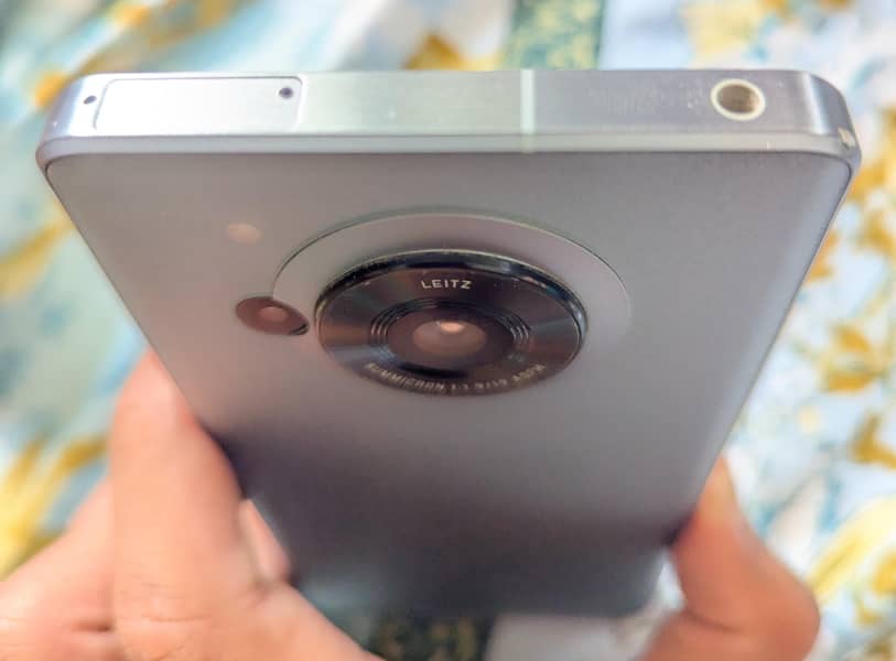 Sharp Aquos R7 3