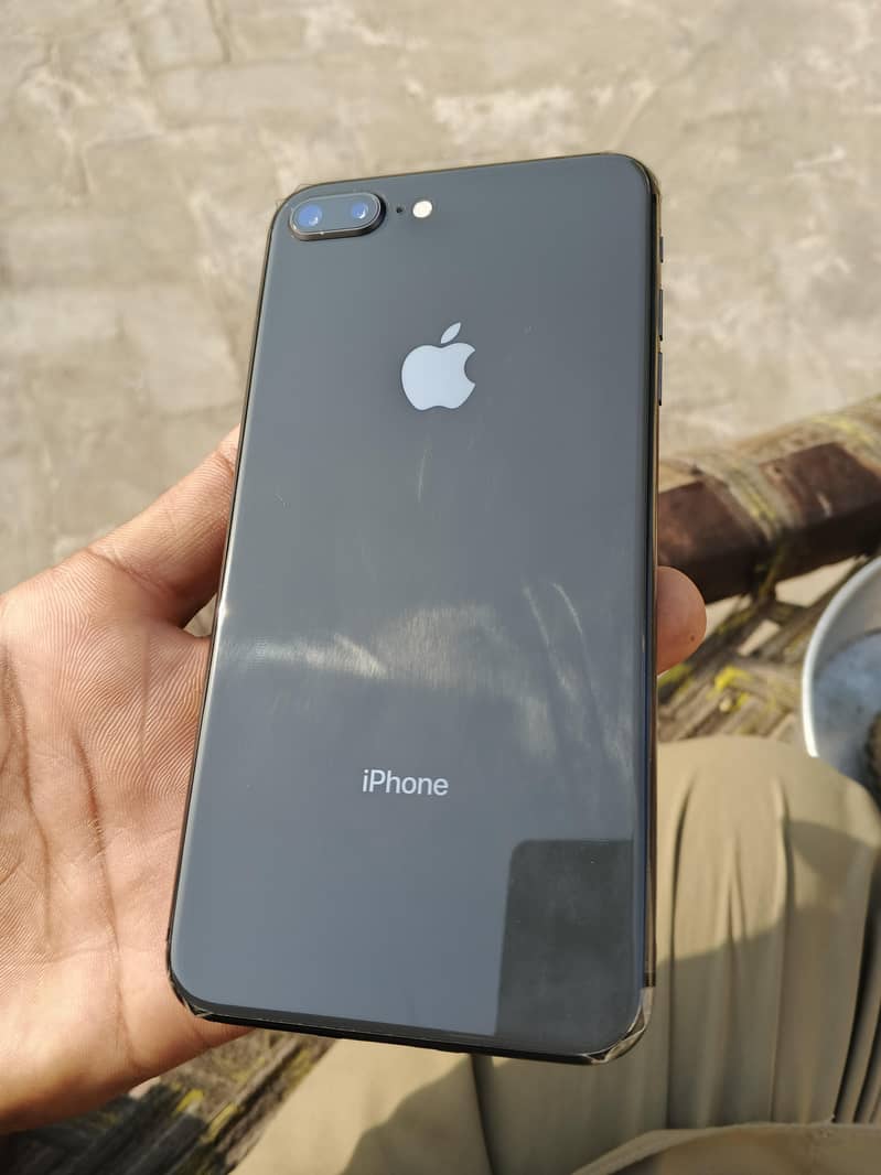 Apple iPhone 8 Plus 2