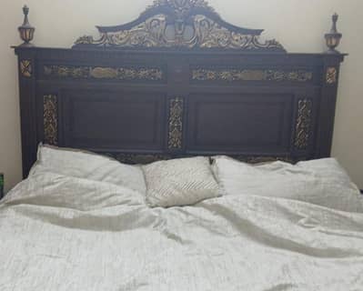 chinoti bed set almost new only 3 months use