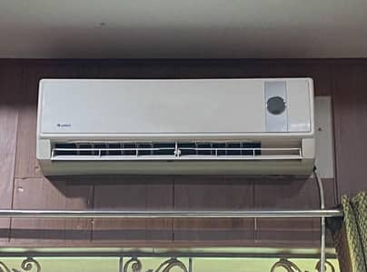 Gree Model split AC for sale in chill and working condition