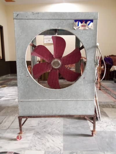 میں ایک غریب آدمی ہو مجھ سے کوئی یہ کولر خرید لو 03005163160