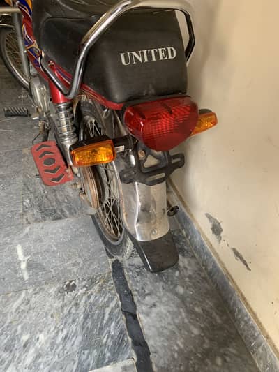 United 70 Red colour