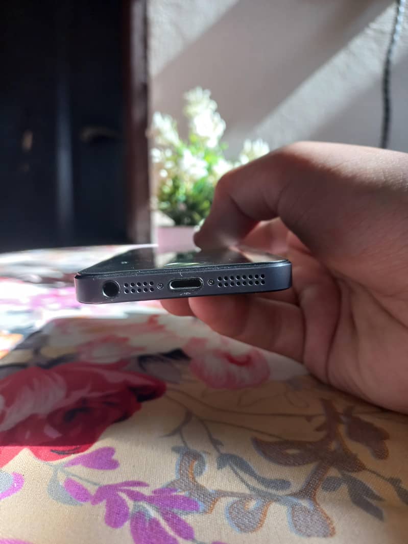 Apple iPhone 5 7
