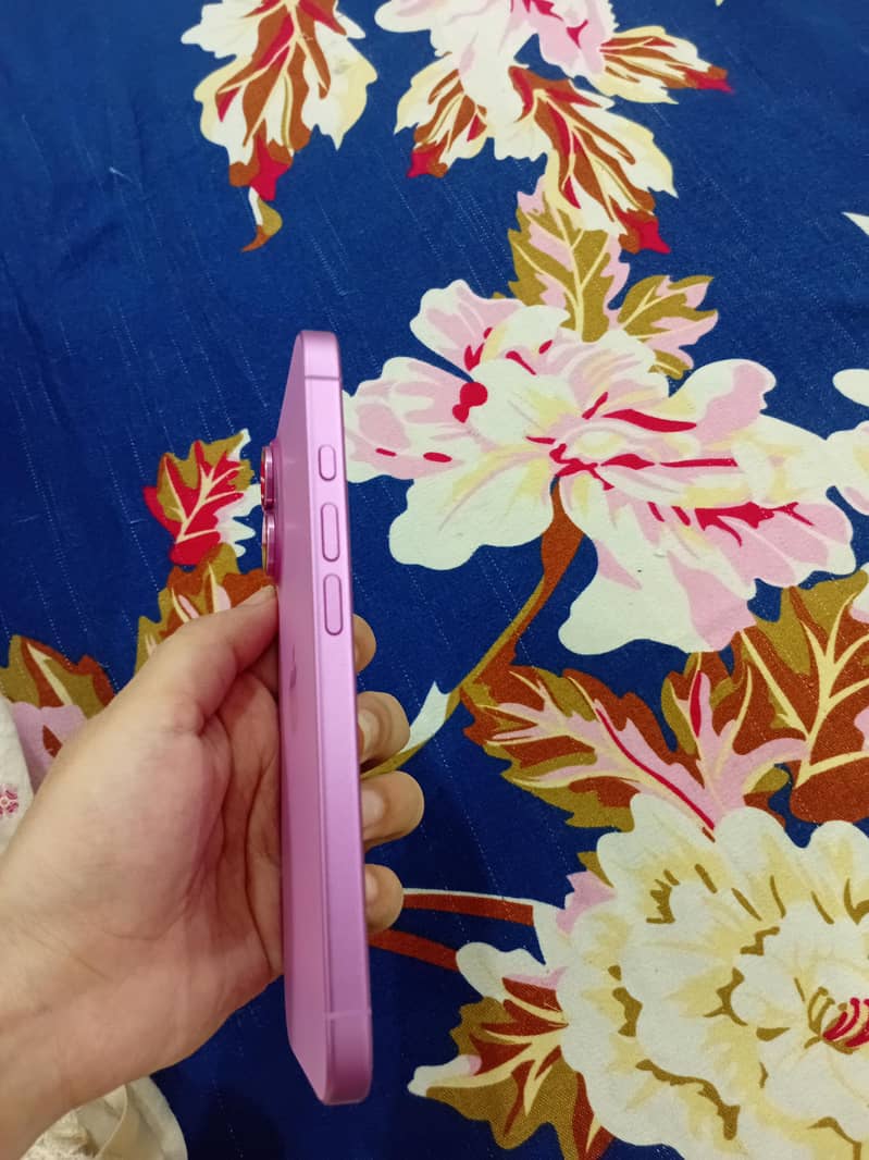 Apple iPhone 16 3