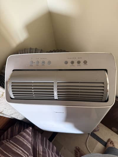 Midea 1.25 14000 BTU Portable AC New Condition