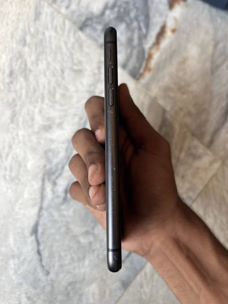 iPhone 11 3