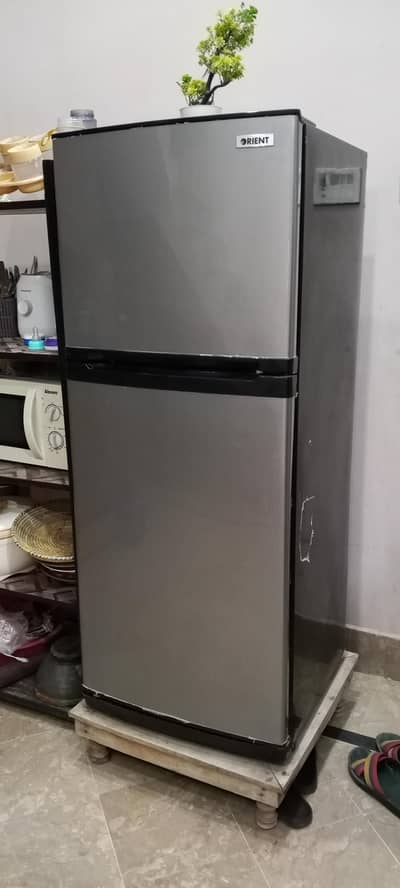 small refrigerator Hy bhot acha cheze apka samna hy
