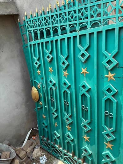 iron gate main 10 feet