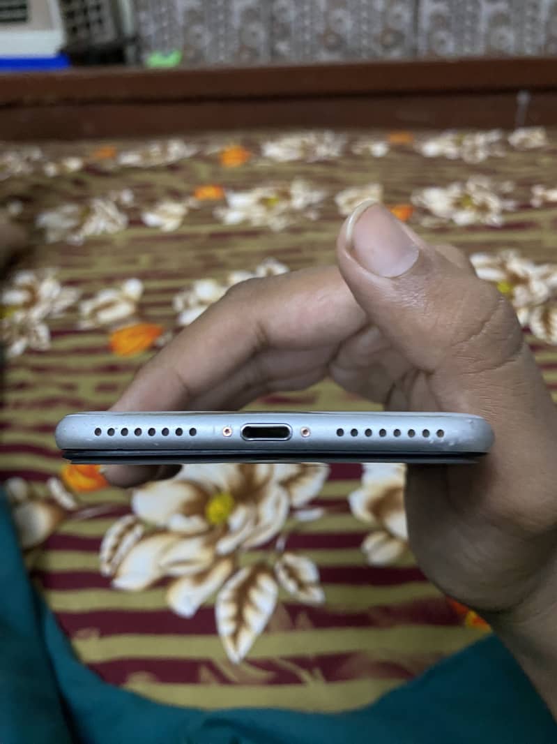 Apple iPhone 7 Plus 3