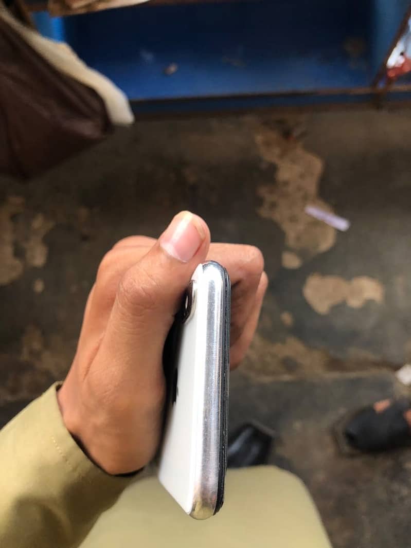 Apple iPhone X 6