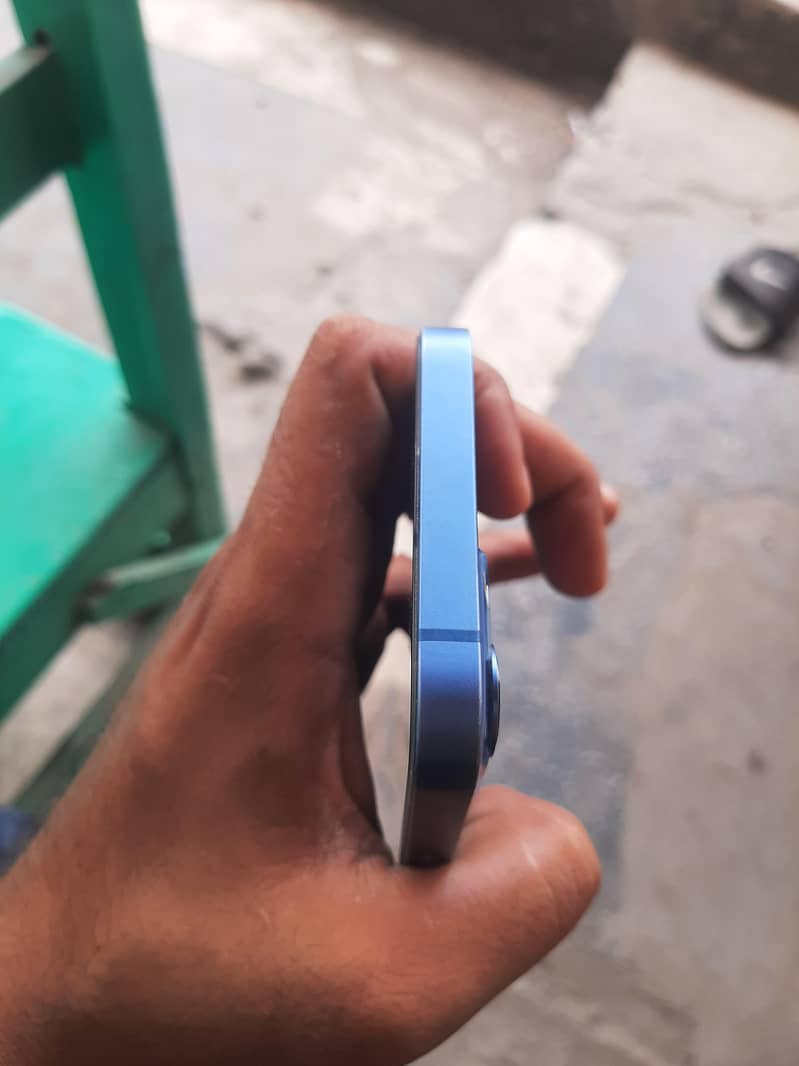 Apple iPhone 13 2