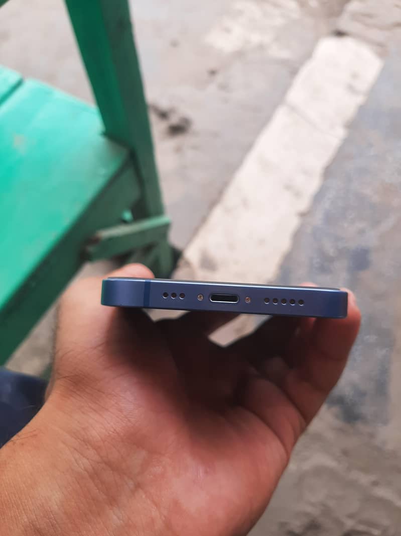 Apple iPhone 13 5