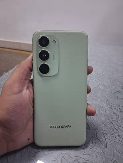 Tecno Spark 40 pro plus