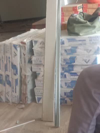 Ceiling k kaam k liye larke chiye