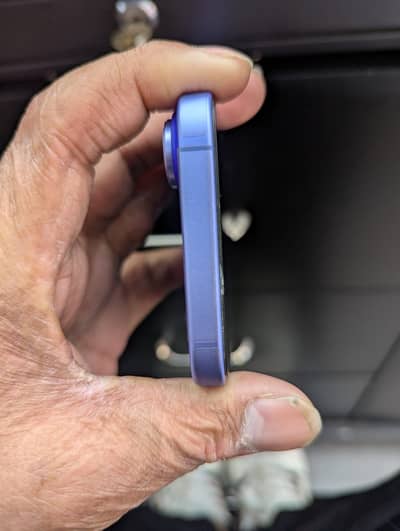 Apple iPhone 16