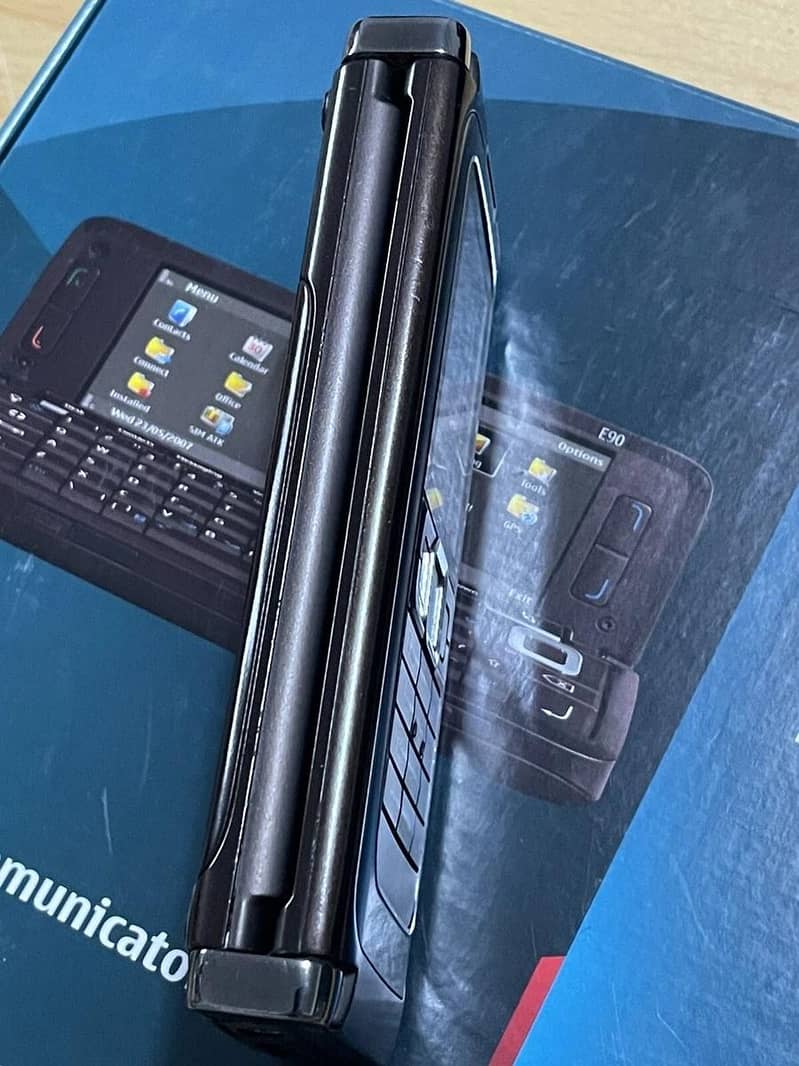 Nokia E90 5