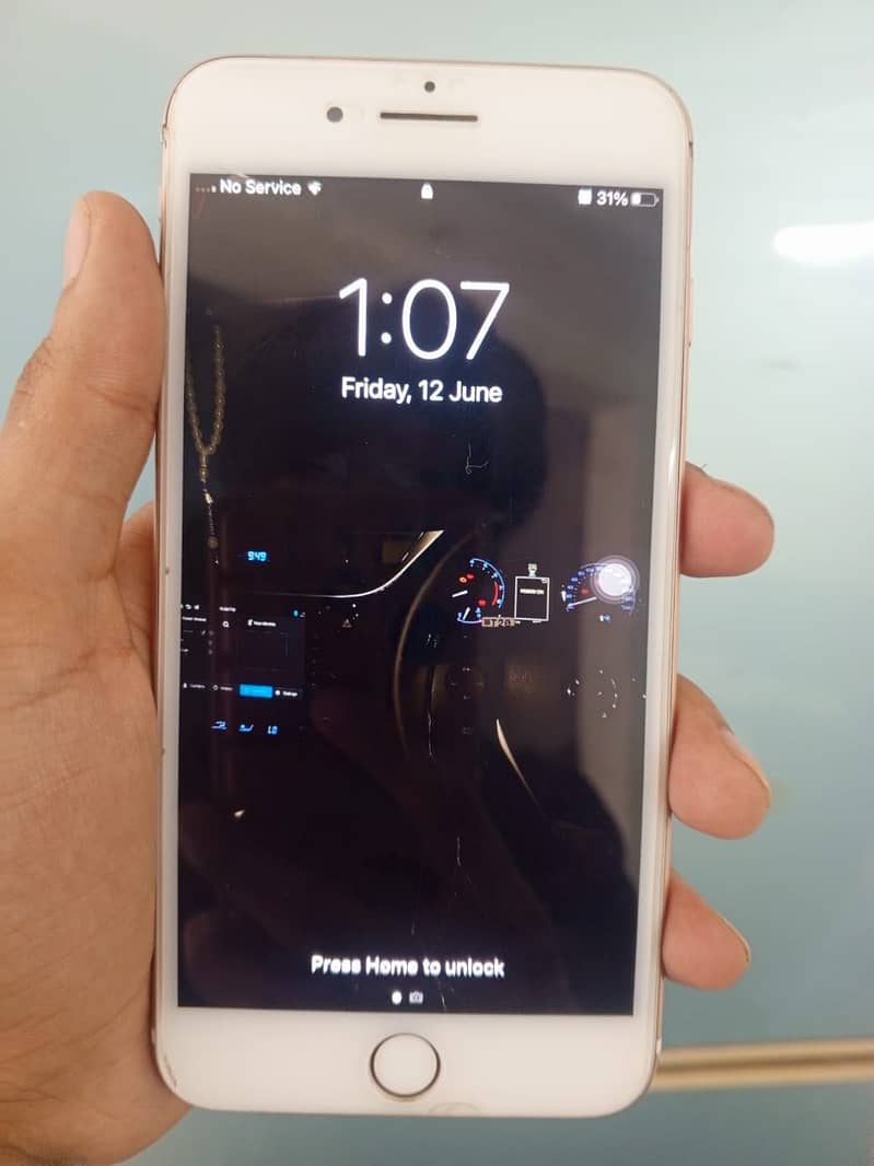 Apple iPhone 7 Plus 1