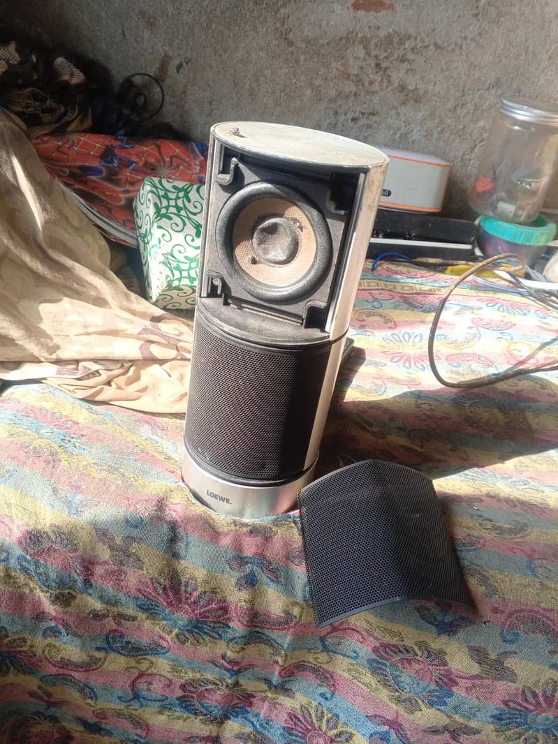 bar speaker 1