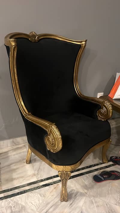 bed set hai with 2 chairs with dressing table deco 10/10 order wala ha