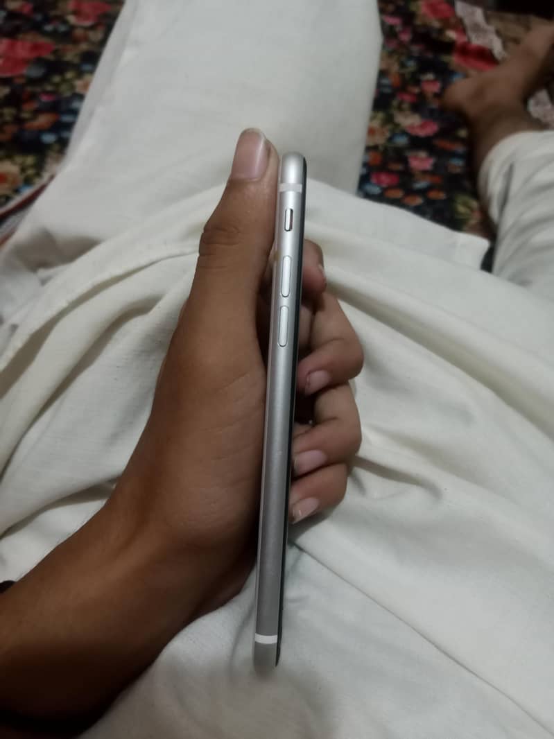 iPhone SE 2 3