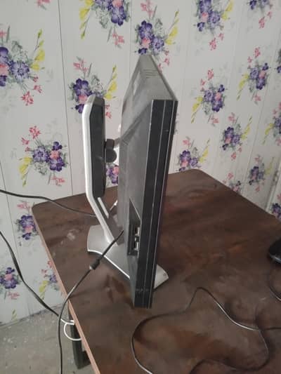 24 inches lcd dispaly