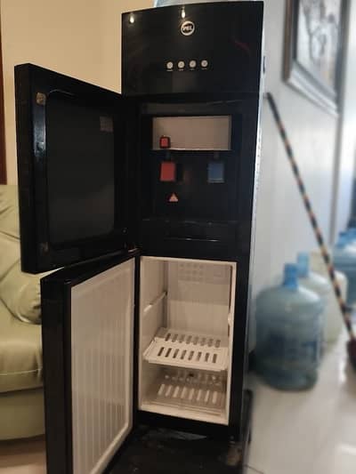 Pel warer dispenser