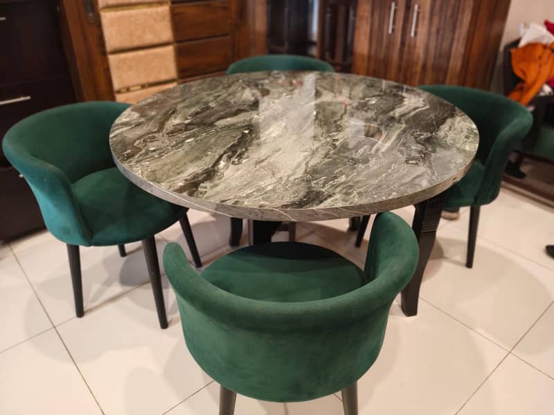 Round dinning table 1