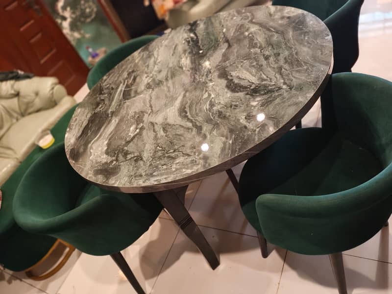 Round dinning table 4