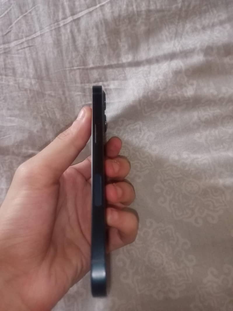 Apple iPhone 13 1