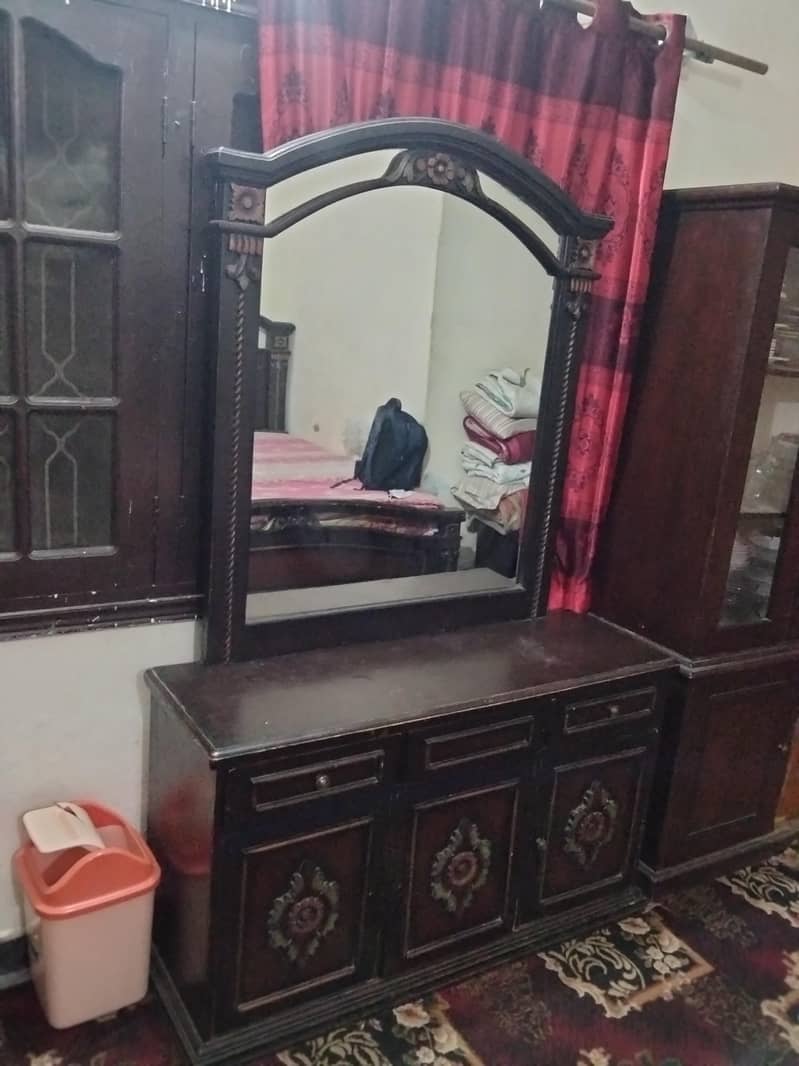 dressing table with mirror 0