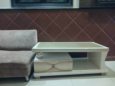 Urgent Sale Deco Table