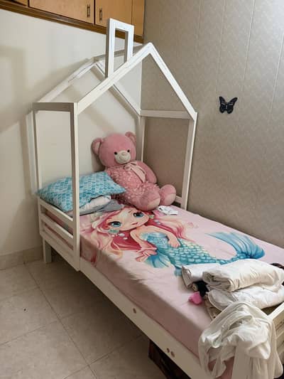 Kids bed /single bed (deco)