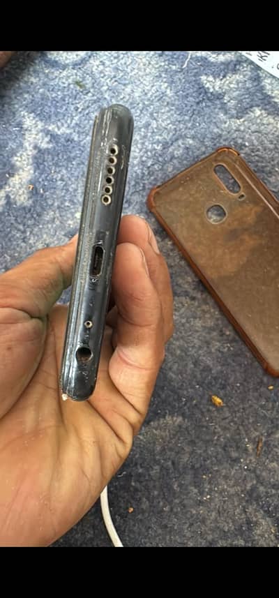 Vivo y11 3.32 good condition dbba charg orinal satha ha