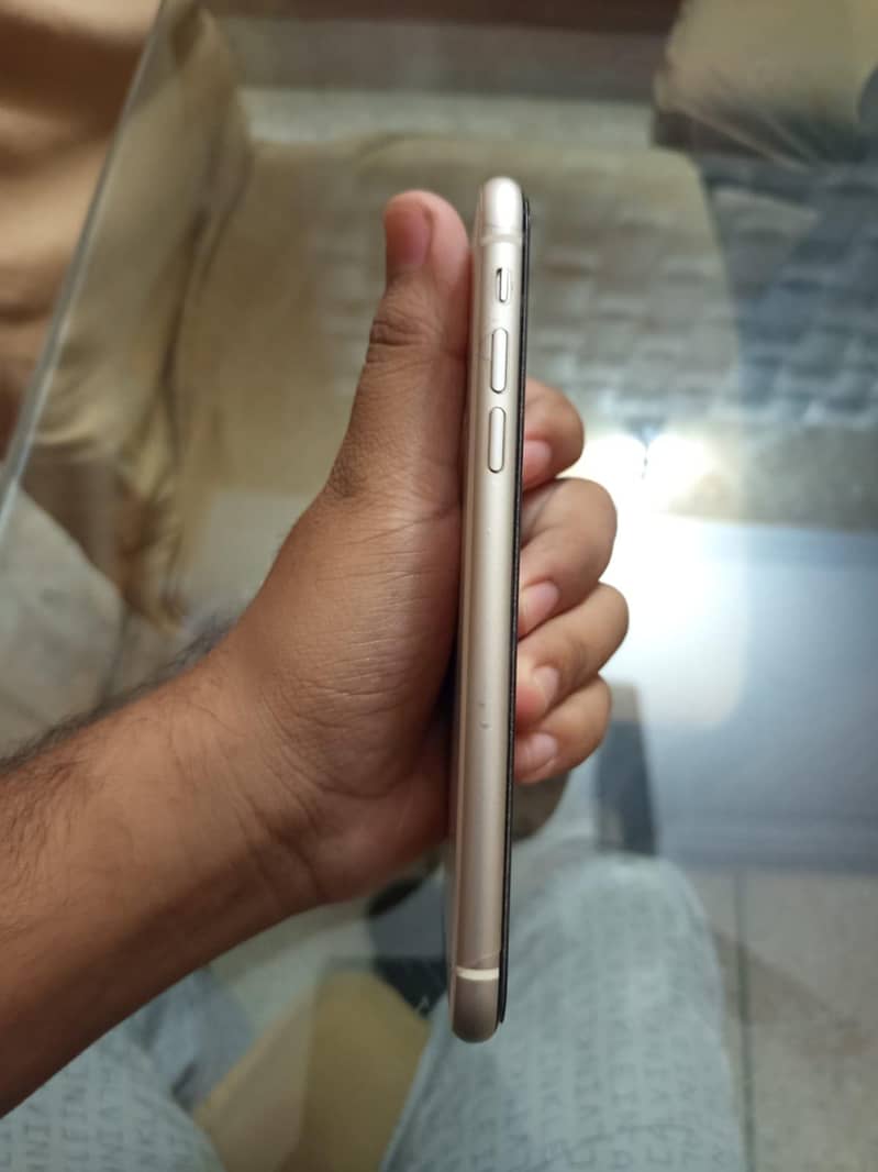 iPhone 11 4